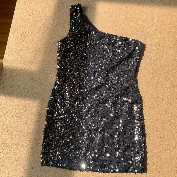 Sequin one shoulder bodycon party minidress! Yasss - Picture 5 of 7